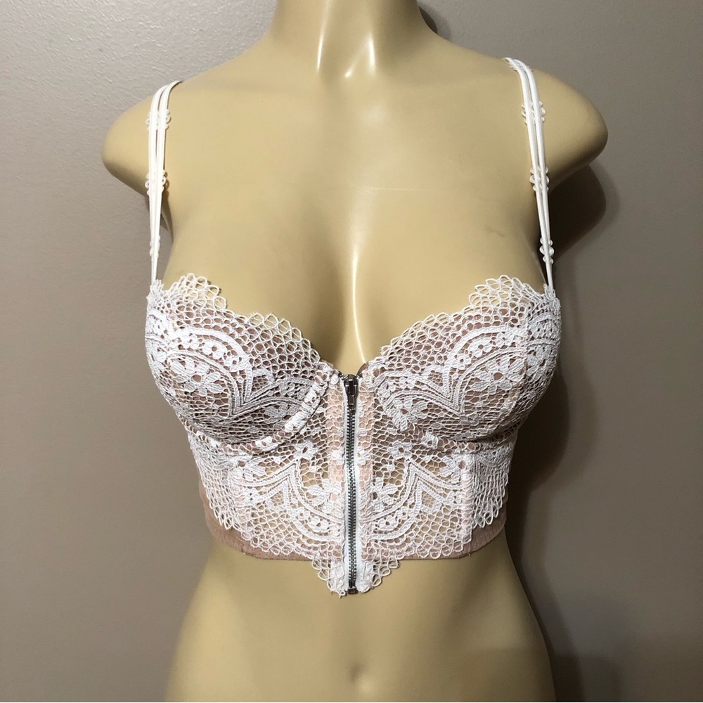 Victorias secret very sexy lined Demi nude and white lace bra size 32D